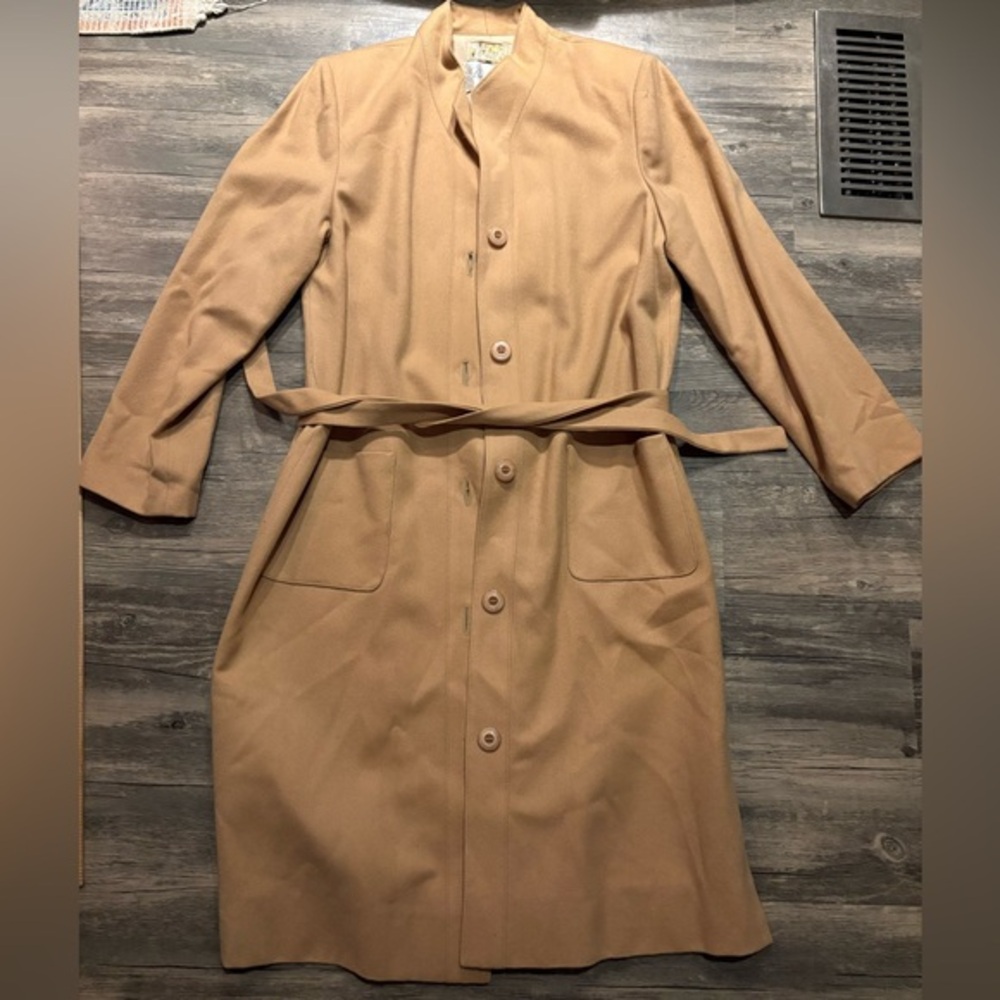 Vintage 100 wool button up trench coat with tie. Woman’s size 8